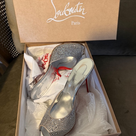 Christian Louboutin - Me Dolly - Picture 2 of 6